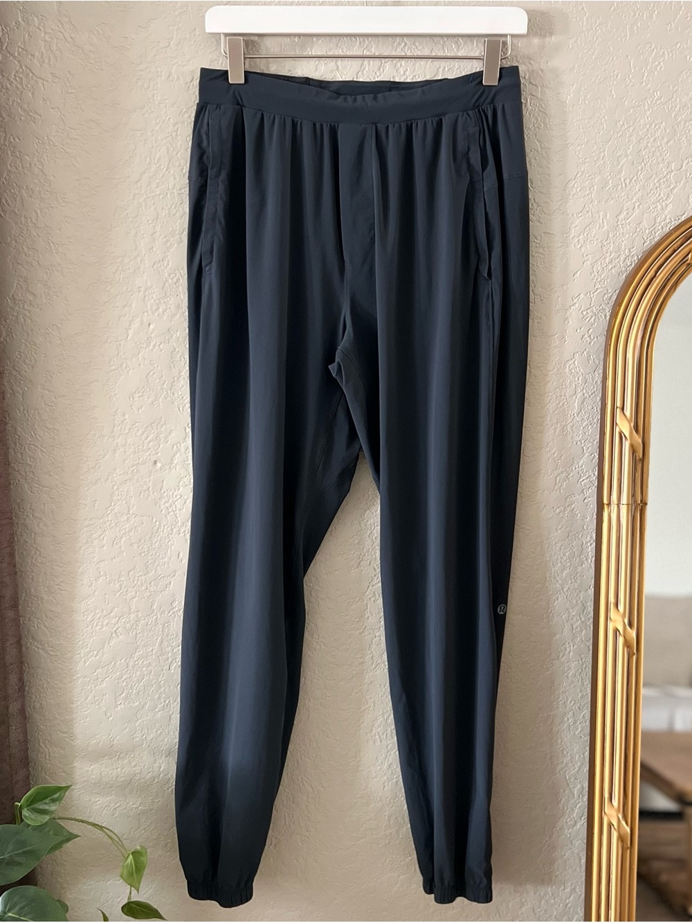 Lululemon Men’s Surge Joggers Graphite Grey Size Med 29” Inseam